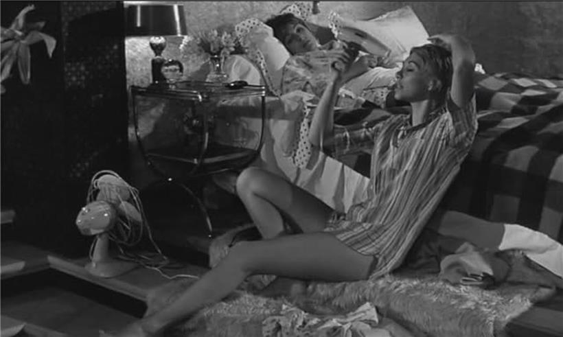 Mireille Darc und Françoise Prévost in einer Szene aus dem französischen Film „Galia“ (1966)