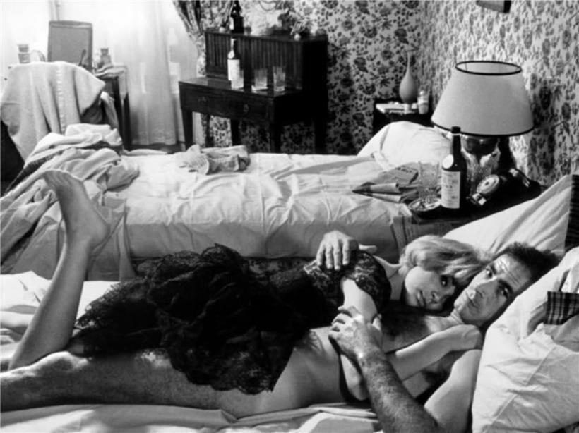 Mireille Darc und Venantino Venantini bei einem Fotoshooting 1966, französische Schauspieler in klassischer Filmaufnahme