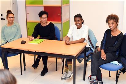 Mirlene Fonseca, Aldina Ganeto, Jennifer Lopes Santos und Antónia Ganeto (v.l.n.r.) wollen ihren gemeinsamen kapverdischen Background nutzen, um intergenerationell zu arbeiten und ihr Streben nach Gleichbehandlung von weißen und schwarzen Menschen voranzubringen
