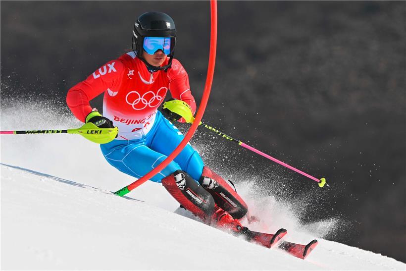 Gwyneth ten Raa, 16, bei den Olympischen Winterspielen Peking 2022 im Eisschnelllauf in Aktion