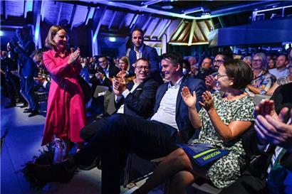 Mit 98,35 Prozent der Stimmen wird Lex Delles zum neuen Parteipräsident der DP gewählt
