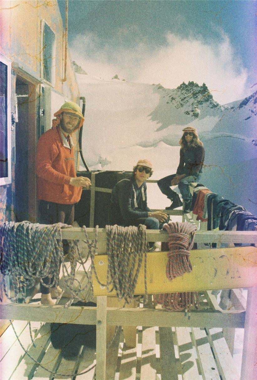 Mit Freunden auf der Hütte vor dem tragischen Unglück: Robinson ist rechts im Bild
