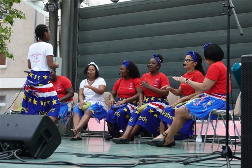 Mit Gesang und Tanz heizte die kapverdische Grupo di Batukaderas den Besuchern bereits vor der offiziellen Einweihung ein
