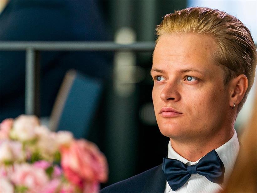 Marius Borg Høiby, Mitglied der norwegischen Königsfamilie, in einem kontroversen Kontext als verurteilter Verbrecher dargestellt