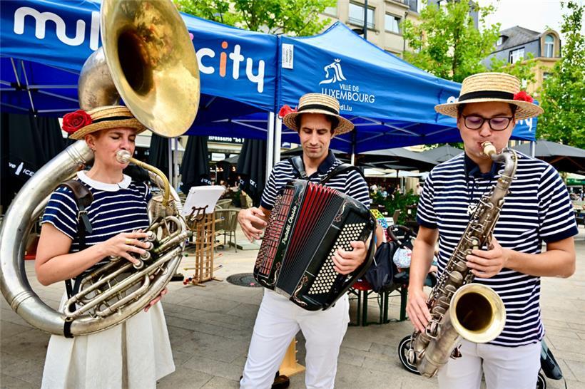 Mit Musik wurde die Braderie kurz vor Mittag offiziell eröffnet