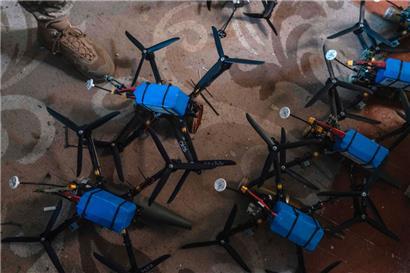 Mit Sprengladungen bestückte ukrainische Drohnen irgendwo in der Region Donezk. Drohnen sind aus der modernen Kriegsführung nicht mehr wegzudenken.
