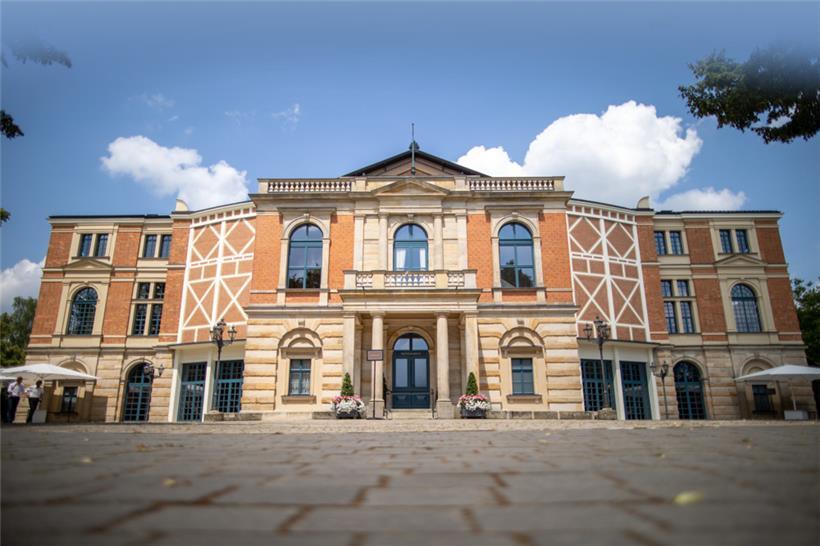Mit „Tristan und Isolde“ werden im Bayreuther Festspielhaus heute die Festspiele eingeleitet. Sexismus-Vorwürfe überschatten das Event.
