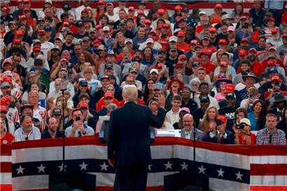 Mit Zöllen ins Weiße Haus? Donald Trump, hier vor seinen Anhängern in Atlanta im August 2024, setzt auf Protektionismus, seine Widersacherin Kamala Harris aber auch.
