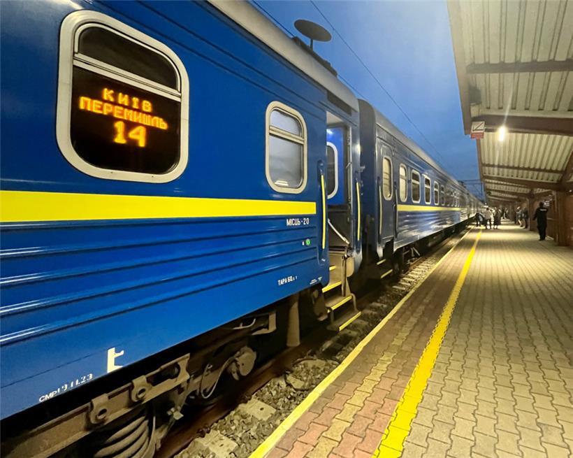 Mit alten Sowjetzügen geht es über die Grenze
