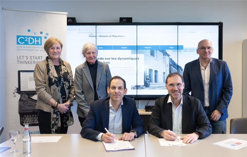 Mit dabei (v.l.): Josiane Di Bartolomeo-Ries (Schöffin der Gemeinde Düdelingen, LSAP), Antoinette Reuter (Präsidentin des Verwaltungsrats des CDMH), Dan Biancalana (Bürgermeister Gemeinde Düdelingen, LSAP), Jens Kreisel (Direktor der Universität Luxemburg) und Historiker Denis Scuto
