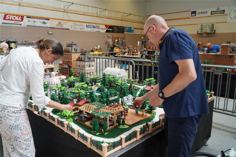 Mit dem Diorama von Sammlerin Nathalie können die Besucher in die Belle Époque e...