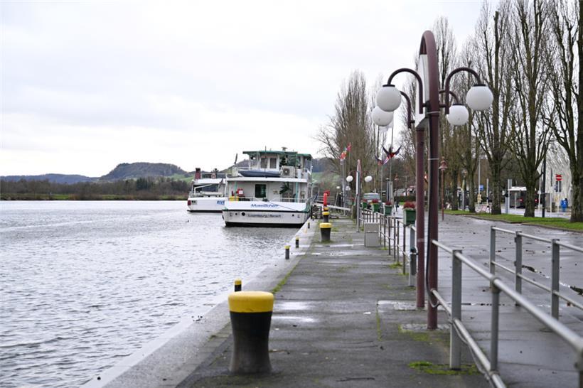 Mit dem Schiff kommt der „Kleeschen“ auf der Esplanade in Remich an

