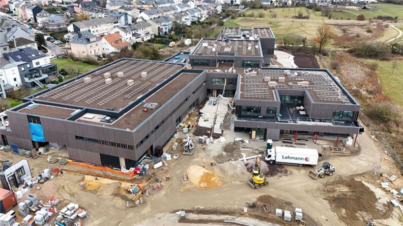 Mit dem neuen Schulcampus „Ëm de Bëchel“, der Ende des Jahres fertig wird, will die Gemeinde das Wachstum der Bevölkerung proaktiv angehen

