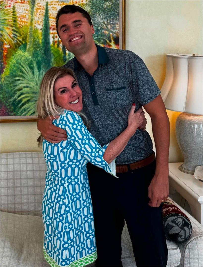 Mit dem rechten Aktivisten Charlie Kirk, im September verstorbener Mitbegründer von „Turning Point USA“
