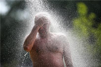 Mit dem richtigen Duschverhalten kann man viel Wasser sparen
