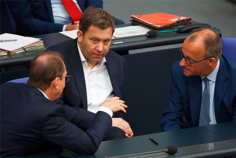 Mit der Kommunikation hapert es noch: (v.l.) CSU-Innenminister Alexander Dobrindt, Finanzminister und Vizekanzler Lars Klingbeil und Kanzler Friedrich Merz
