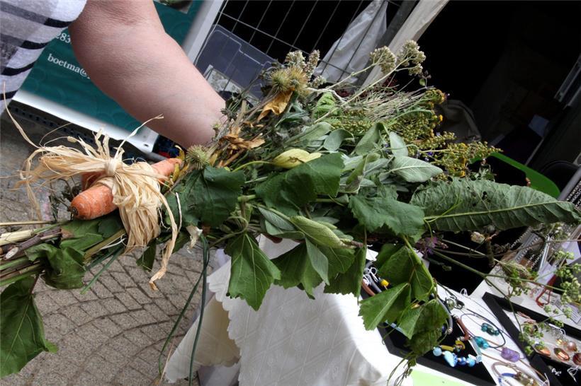 Mit der Segnung des „Wësch“ erhoffen die Menschen sich eine gute Ernte

