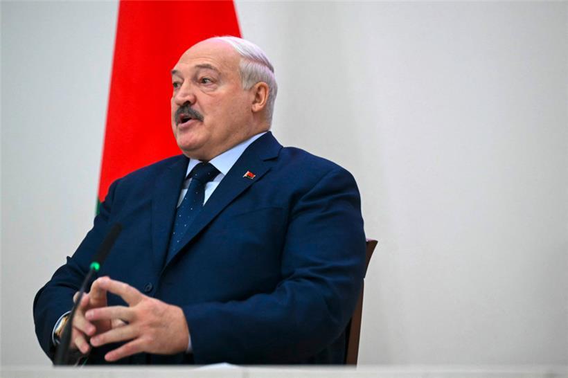 Mit der Unterdrückung der Opposition, Folter und Terror hält sich der belarussische Machthaber Alexander Lukashenko weiter im Amt
