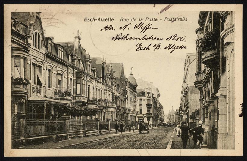 Mit der neuen Alzettestraße (im neuen Teil bis 1923 Poststraße genannt) und seinen Nebenstraßen schuf Paul Flesch nach 1900 das moderne Escher Stadtzentrum. Foto um 1914.
