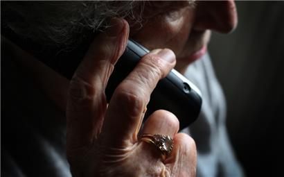 Mit der neuen Impf-Helpline sollen Menschen die Bedenken bezüglich der Corona-Impfung genommen werden
