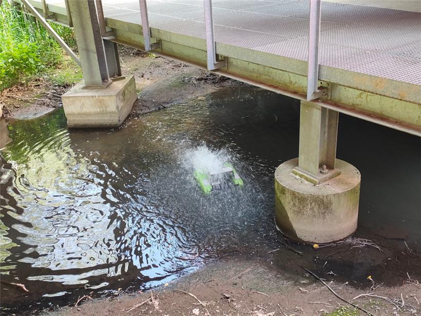 Mit diesen Apparaten soll der Sauerstoffgehalt des Wassers auf der Höhe des Schlassgoart-Pavillons angereichert werden 
