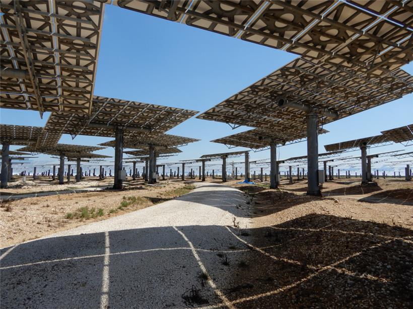 Mit dieser Anlage kann auch noch nachts Solarstrom produziert werden
