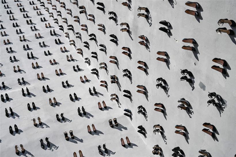 Mit dieser Installation prangerte der Künstler Vahit Tuna im September 2019 in Istanbul häusliche Gewalt gegen Frauen an. 
