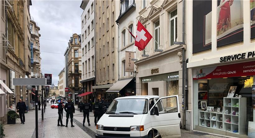 Mit einem Lieferwagen sind die Diebe in den Juwelierladen in der rue Philippe II in Luxemburg-Stadt gerast
