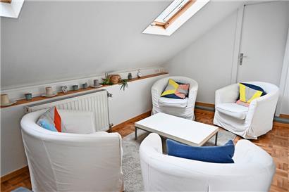 Mit einem Zimmer, das Sicherheit und Schutz genauso bietet wie Raum für eingehende Gespräche, geht es bei „Perspectives“ für die jungen Erwachsenen los. Sie erfahren Schutz und Wertschätzung. 
