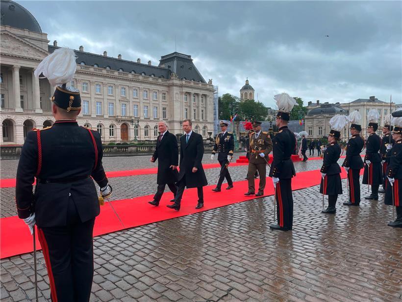 Mit einer Eröffnungszeremonie wurden Großherzog Henri und Großherzogin Maria Teresa am späten Dienstagmorgen offiziell in der belgischen Hauptstadt willkommen geheißen
