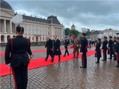 Mit einer Eröffnungszeremonie wurden Großherzog Henri und Großherzogin Maria Teresa am späten Dienstagmorgen offiziell in der belgischen Hauptstadt willkommen geheißen
