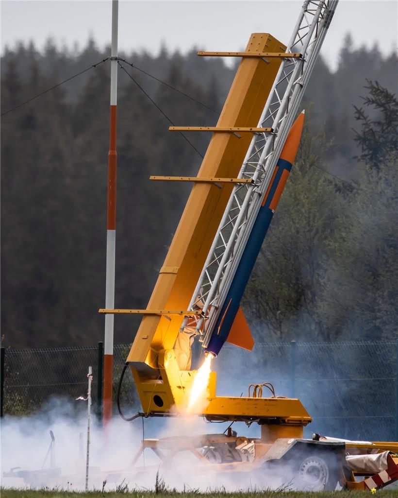 Mit einer Rakete wurden die Satelliten auf eine Höhe von rund einem Kilometer gebracht. Anschließend sollten Sensoren mehrere Daten sammeln. 
