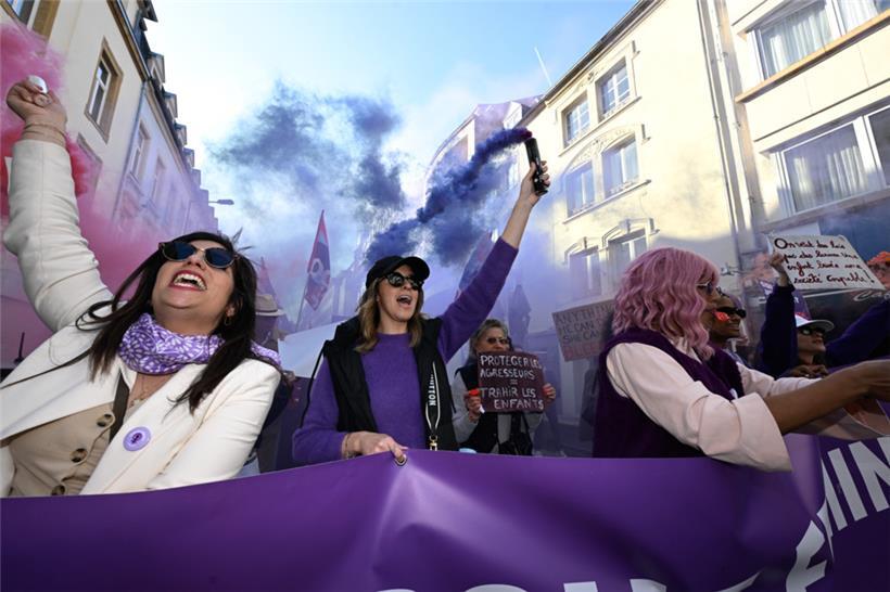 Mit ganz so vielen Demonstrantinnen wie beim Frauenstreik am 8. März ist wohl nicht zu rechnen, allerdings dürften am Dienstag wesentlich mehr Menschen gegen Rodrigues und die FLF demonstrieren als vergangenen Freitag (Archivbild)
