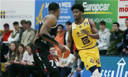 Mit ihm ging es in Steinsel ab Oktober steil bergauf: Die Erfahrung von Jarvis Williams (in Gelb) tut dem Team sichtlich gut
