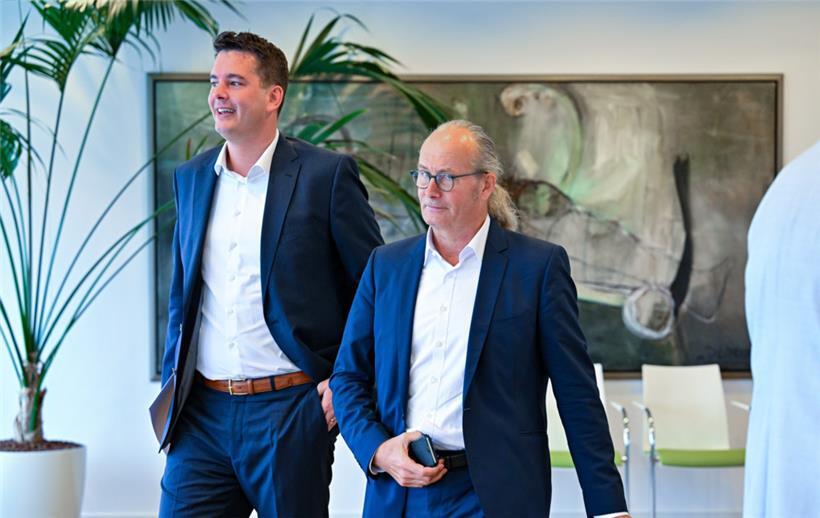 Mittelstandsminister Lex Delles und Energieminister Claude Turmes am Donnerstagmorgen auf der Pressekonferenz
