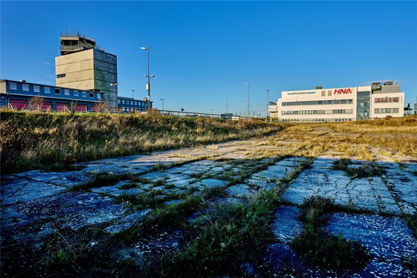 Mitten im Krieg Russlands gegen die Ukraine soll ein Oligarch, dem praktisch bereits der legendäre Nürburgring gehört, auch noch den dauer-kriselnden Flughafen Hahn kaufen
