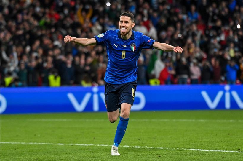Mittlerweile gilt Jorginho als „neuer Maestro“ und legitimer Nachfolger des großen Andrea Pirlo
