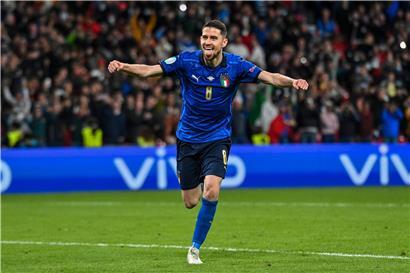 Mittlerweile gilt Jorginho als „neuer Maestro“ und legitimer Nachfolger des großen Andrea Pirlo

