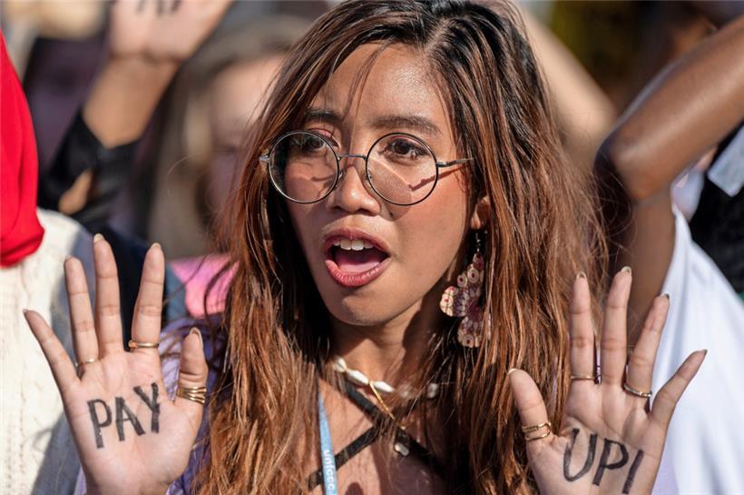 Mitzi Jonelle Tan, Klimaschutzaktivistin von den Philippinen, nimmt an einer Demonstration auf dem UN-Klimagipfel COP27 teil 
