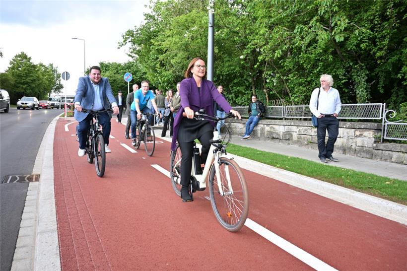 Mobilitätsministerin Yuriko Backes (DP) und der Escher Schöffe Meris Sehovic („d...