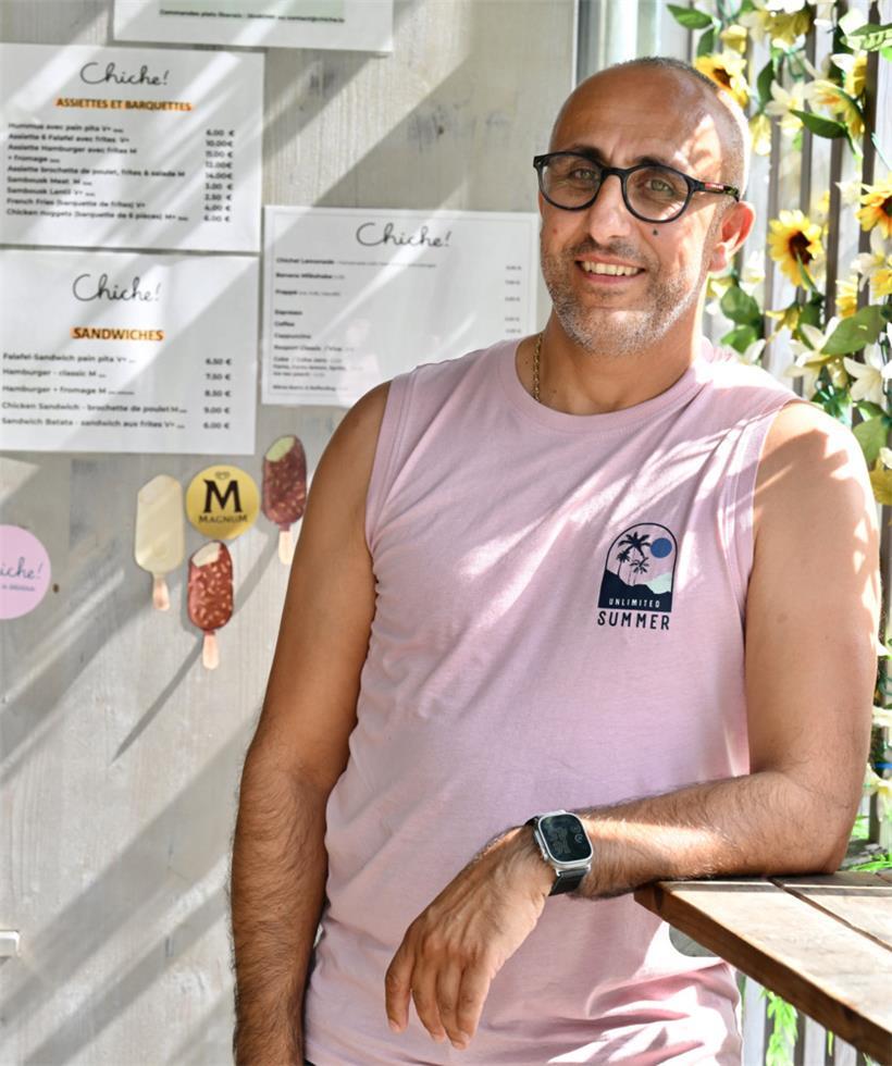 Mohammed betreibt die Imbissküche „Chiche!“ in Lultzhausen
