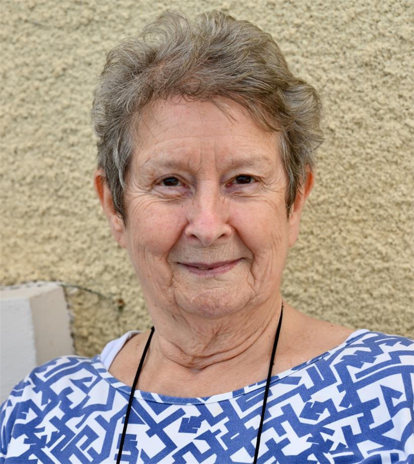 Monique kann sich nicht so richtig mit der Ruhe im Dorf anfreunden
