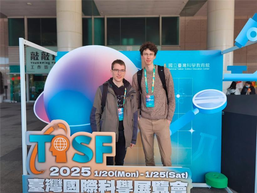 Moritz Rohner und Maxime Buck (v.l.) haben beim Wettbewerb „Taiwan International Science Fair“ Preise gewonnen
