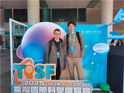 Moritz Rohner und Maxime Buck (v.l.) haben beim Wettbewerb „Taiwan International Science Fair“ Preise gewonnen
