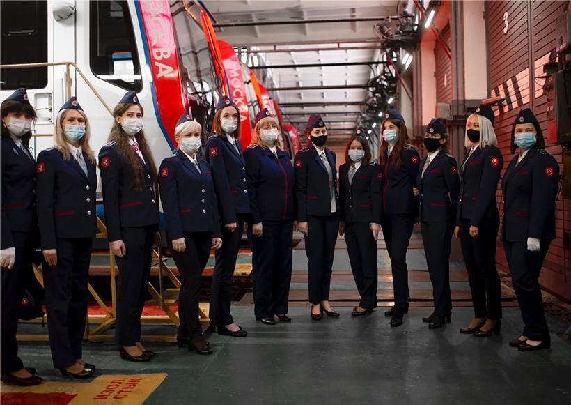 Moskaus erste Metrofahrerinnen haben sich einen langgehegten Traum erfüllt
