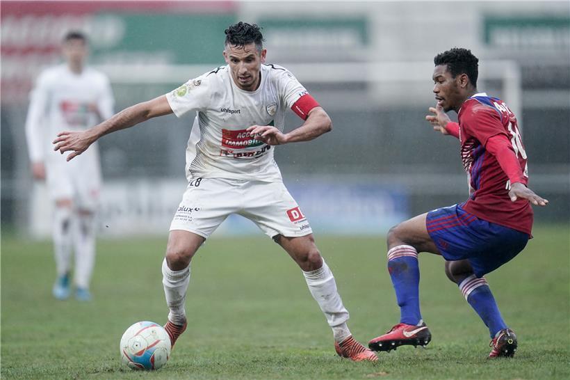 Mounir Hamzaoui (l.) will mit Petingen in die zweite Runde der Europa League einziehen
