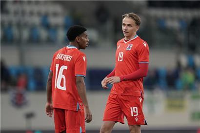 Müssen noch auf ihr direktes Duell auf dem Platz warten: Leandro Barreiro (l.) und Mathias Olesen

