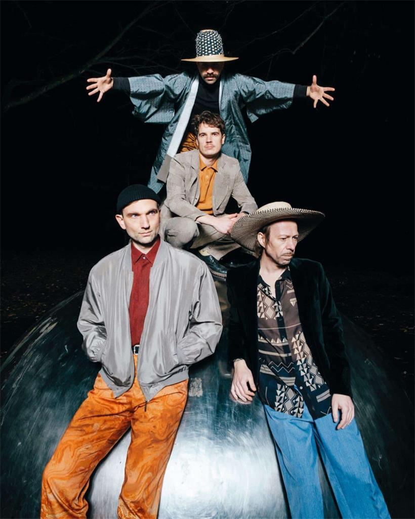 Multigenre et multilingue: le groupe Keshavara a plusieurs cordes à son arc … et de couleurs à son arc-en-ciel!
