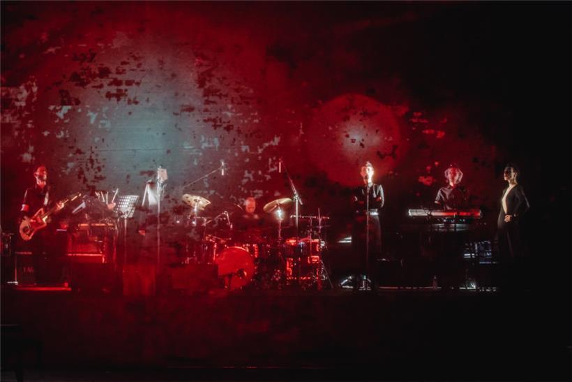 Multimediales Spektakel mit Musik von Laibach: Die Band wurde einst als musikali...