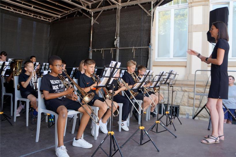 Musikalisch umrahmt wurde die Feierstunde von der Bläserklasse unter der Leitung von Marion Huss
